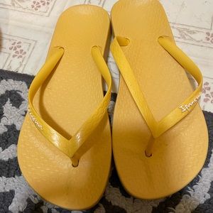 Ipanema Ana Tan Women's yellow Flip Flops. Size 5. Runs large. More like a 7.5.